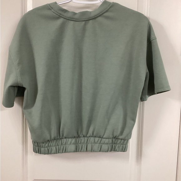 Beyond Yoga Sage Green Cropped Top - Picture 2 of 4